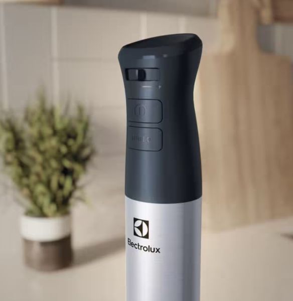 Блендер Electrolux заглибний, 800Вт, 3в1, чаша-700мл, чопер, чорний-нержавіюча сталь (E5HB1-6SS) 377360 фото