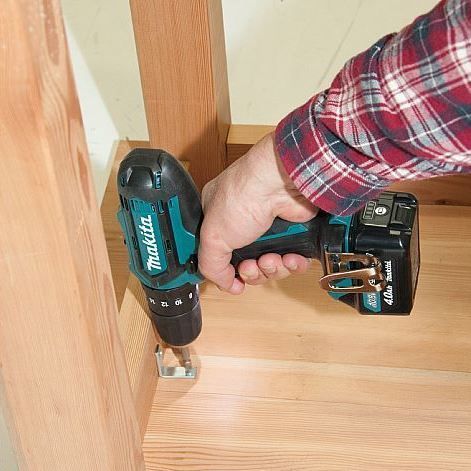 Набір акумуляторного інструменту Makita CLX206X1 (TM30D, DF331D, DC10ВтC, BL1015x2), 10.8 В CXT (CLX206X1) 303131 фото