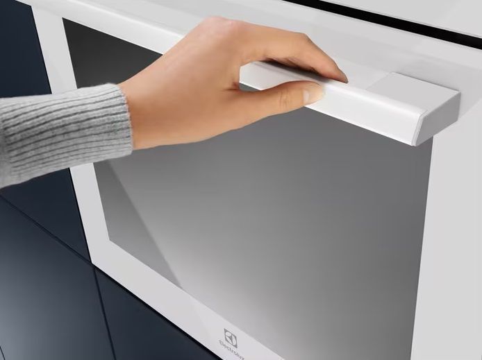 Духова шафа Electrolux електрична, 70л, А+, пара, дисплей, конвекція, ф-ція пароварки, білий (EOB7S31V) 374581 фото