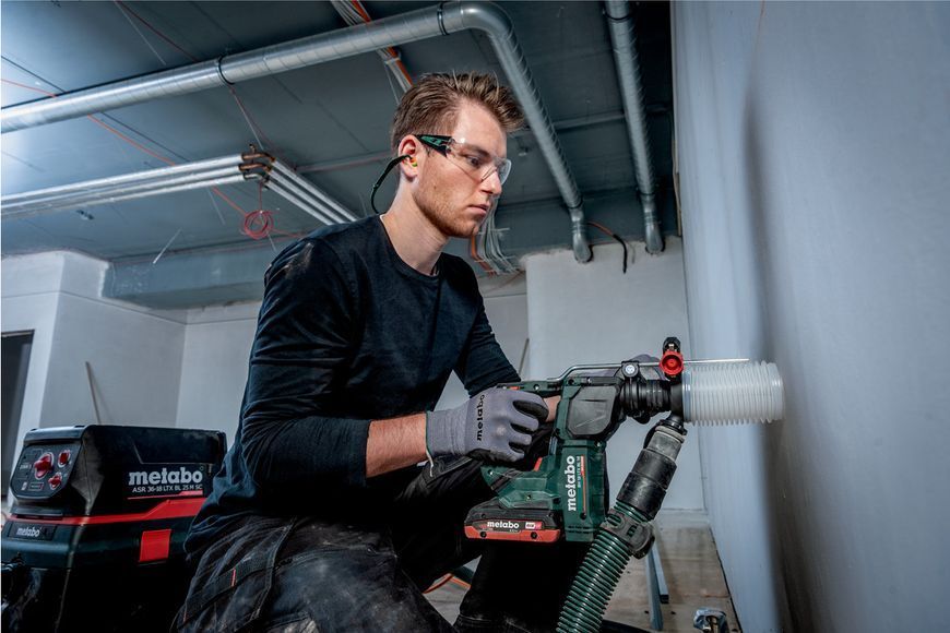 Перфоратор Metabo BH 18 LTX BL 16 акумуляторний, 18В, SDS-plus, 1.3Дж, 2 режими, 0-730об/хв, metaBOX 145 L, 1.6кг, без АКБ та ЗП (600324840) 378936 фото